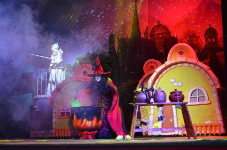 Волшебник изумрудного города театр