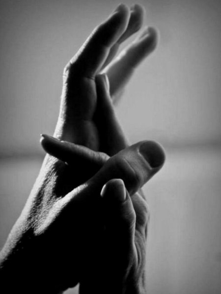 Прикосновение рук