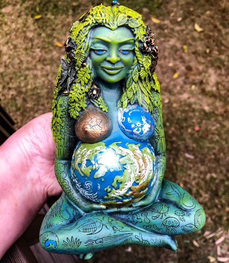 Статуэтка гайя мать земля