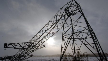 Упавшая опора лэп 110кв в приморье