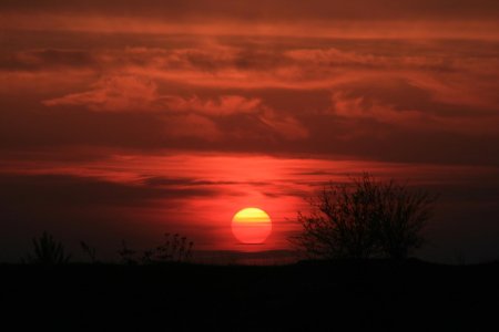 Солнце красное