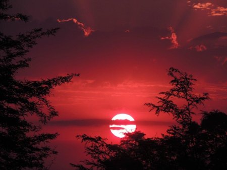 Красное солнце