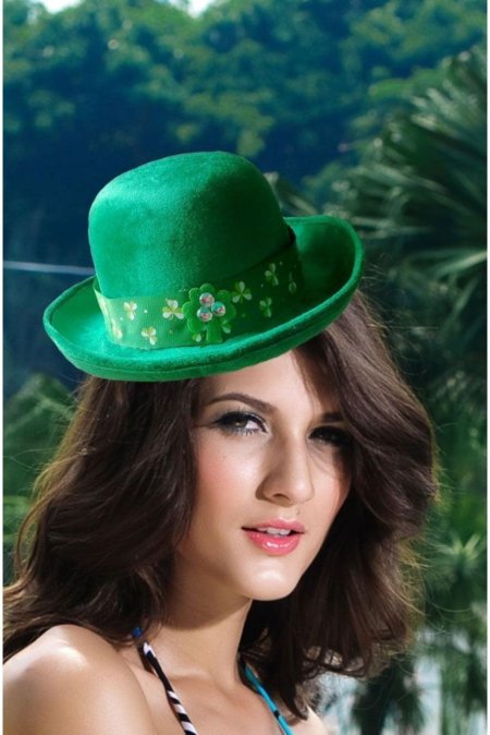 Девушка в зеленой шляпе