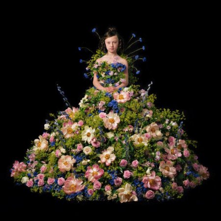 Платье из живых цветов