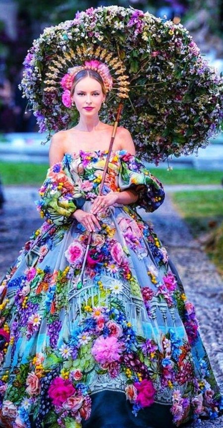 Китти спенсер в дольче габбана