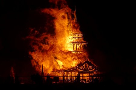 Burzum горящая церковь