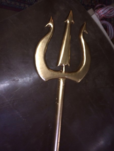 Трезубец нептуна золотой