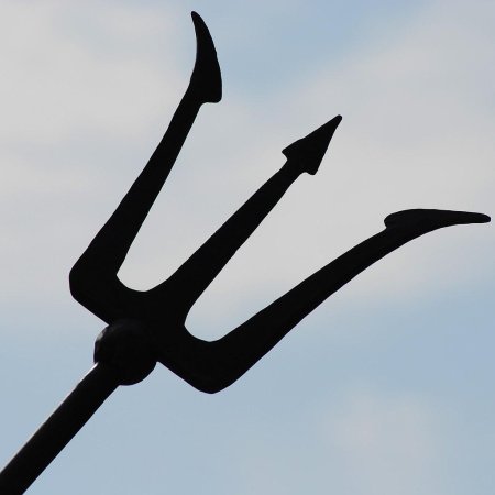 Трезубец нептуна символ