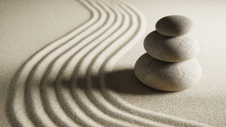 Камни на песке