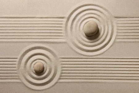 Камни на песке