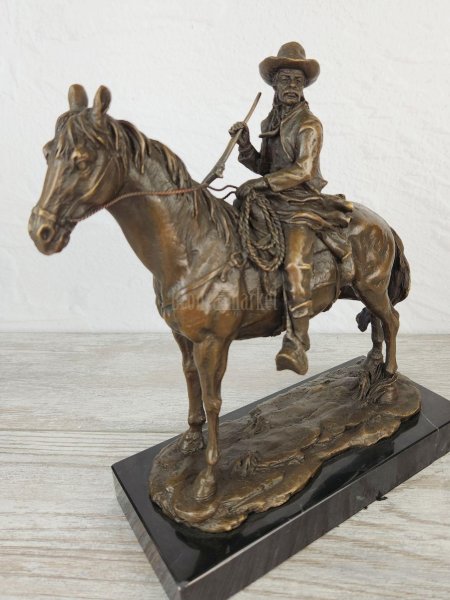 Статуэтка ковбой