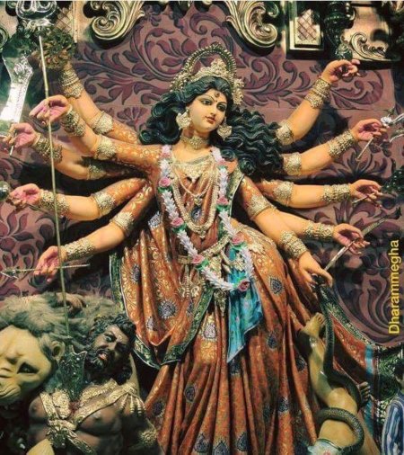 Многорукая индийская богиня