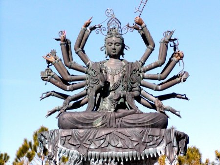 Многорукий бог шива