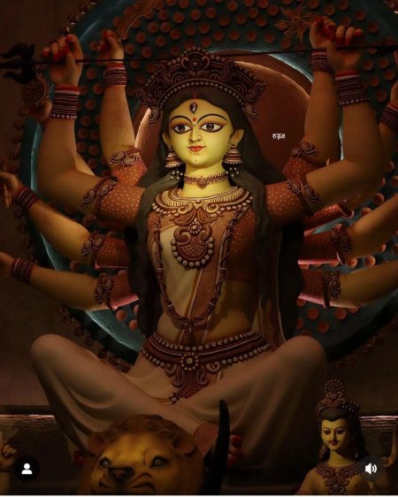 Многорукая индийская богиня дурга