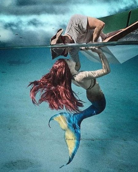 Русалка под водой