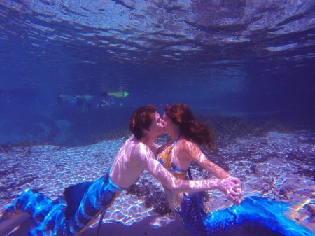 Русалка под водой