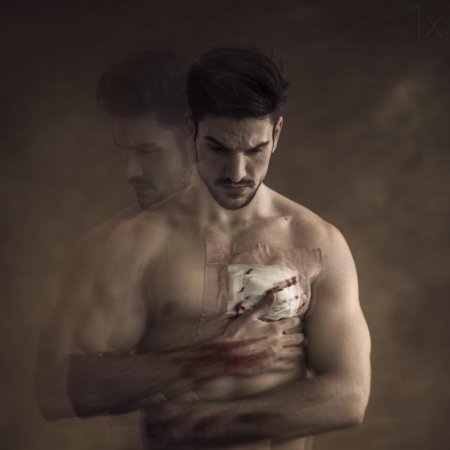 Мужчина с разбитым сердцем