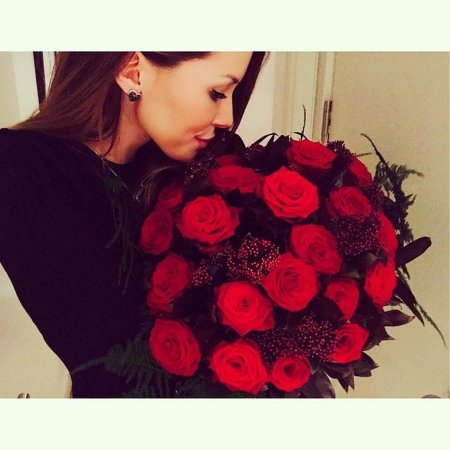 Девушка с букетом