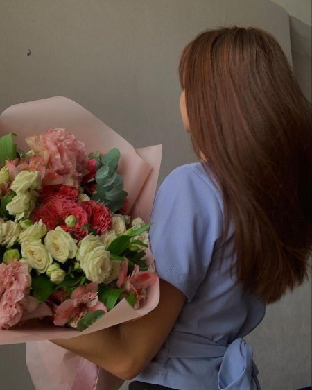 Букет цветов девушке