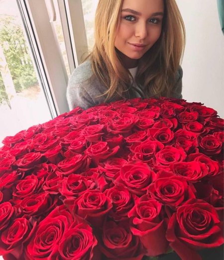 Стеша маликова с цветами