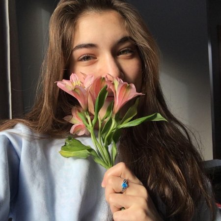 Девушка красивый