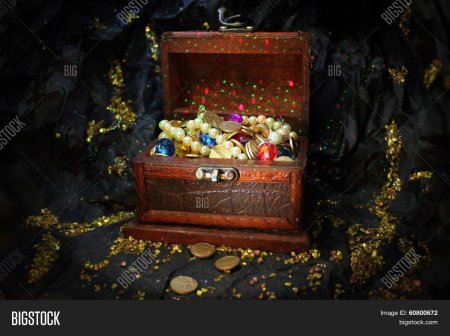Сундуки с золотом и драгоценными камнями