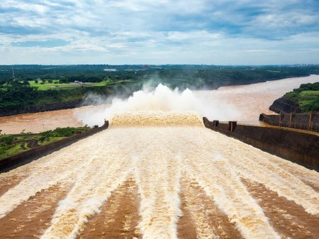 Плотина итайпу