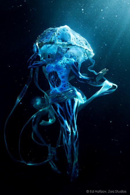 Девушка медуза