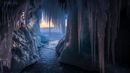 Ледяная пещера ольхон