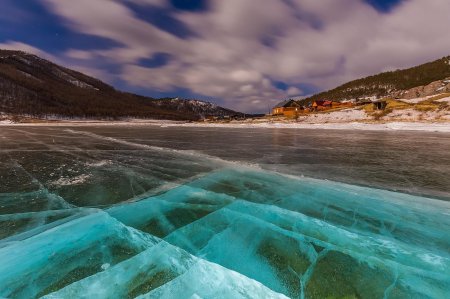 Бирюзовый лёд озера байкал