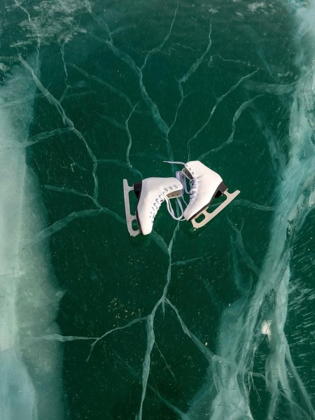 Коньки на льду