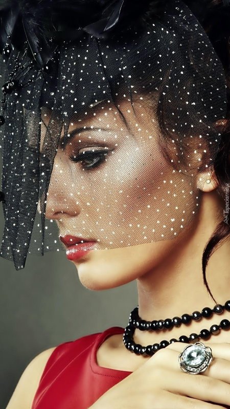 Девушка в вуали