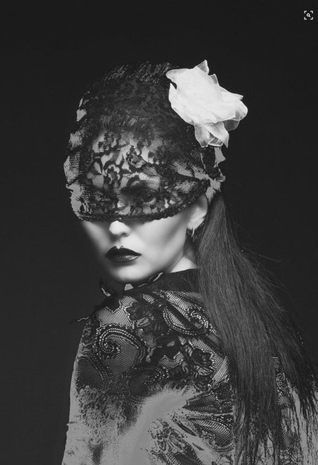 Девушка в вуали