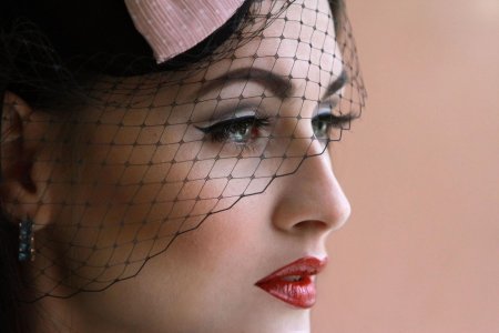 Девушка в вуали