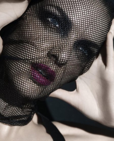 Девушка в вуали