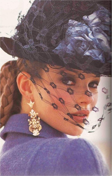 Дама в шляпке с вуалью