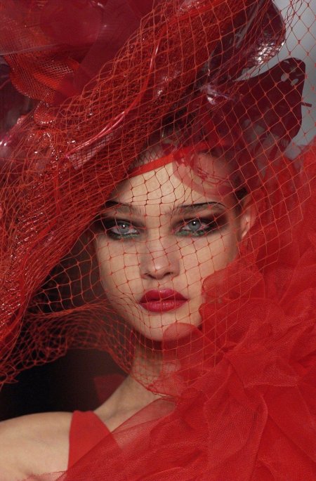 Наталья водянова в красном