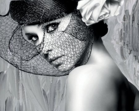 Девушка в вуали