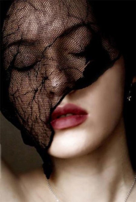 Женщина в вуали