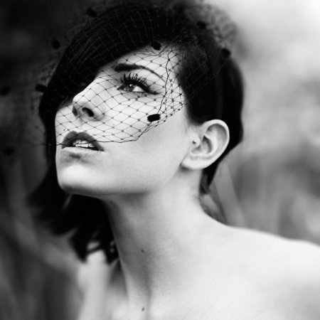 Девушка в вуали