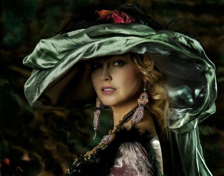 Красивые дамы в шляпках