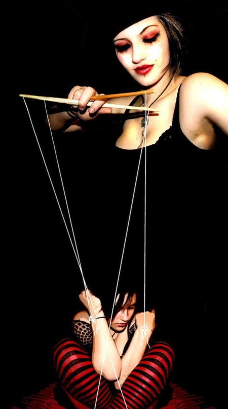 Девушка марионетка