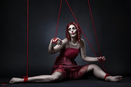 Марионетка девушка