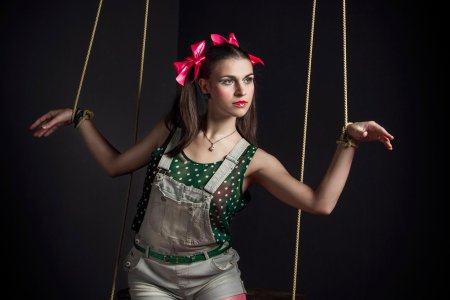 Марионетка девушка