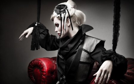 Девушка марионетка