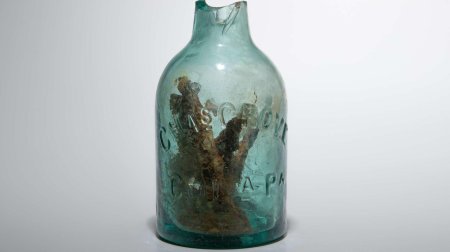 Старинная бутылка