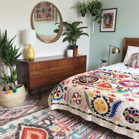 Спальня бохо сканди