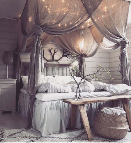 Спальня с балдахином