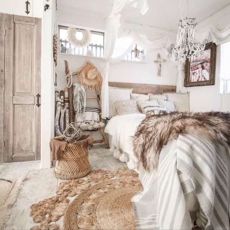 Спальня бохо сканди