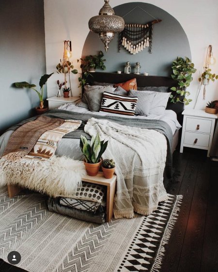 Спальня бохо сканди